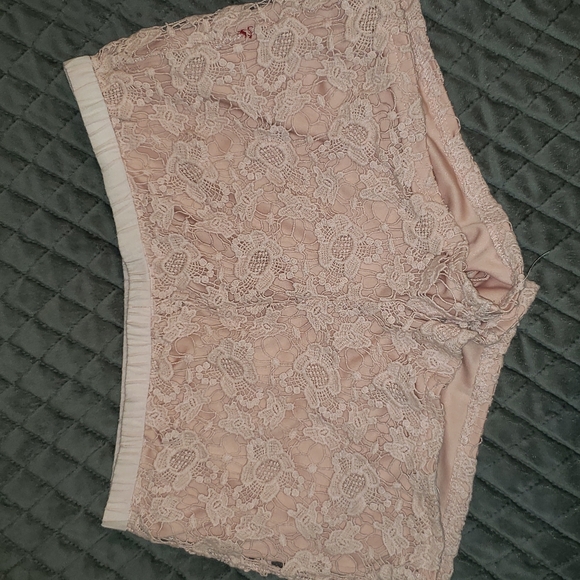 Forever 21 lace shorts - Picture 1 of 3